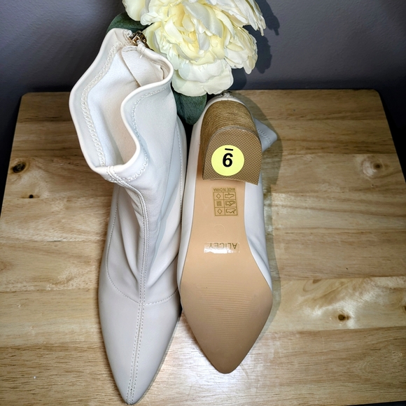 So Me Bone Wooden Heel - Picture 4 of 4